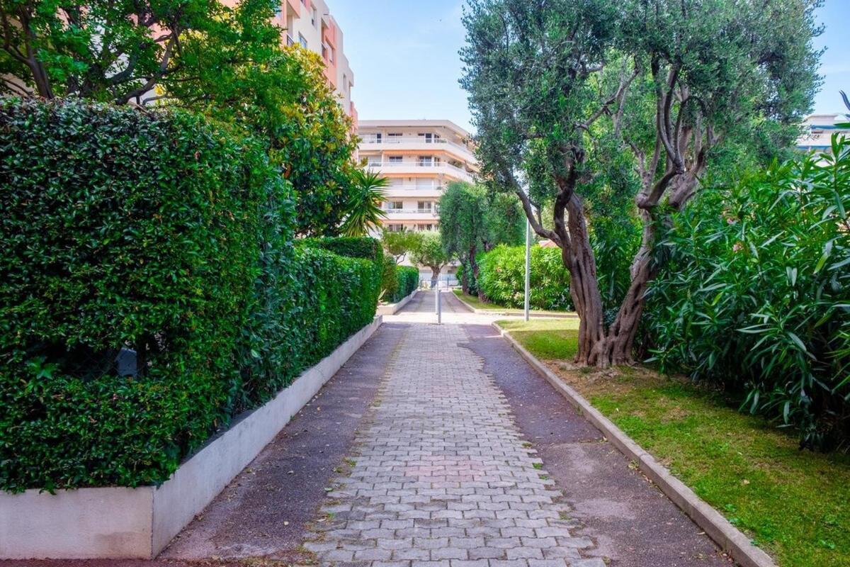 カーニュ・シュル・メールLe Riviera ~ Jardin ~ Parking ~ Climatisationアパートメント エクステリア 写真